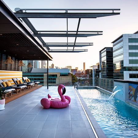 Ovolo The Valley Brisbane Exteriér fotografie Rooftop pool at the Hotel