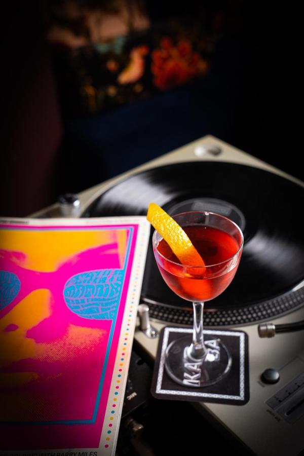 Ovolo The Valley Brisbane Exteriér fotografie A Pink Lady cocktail