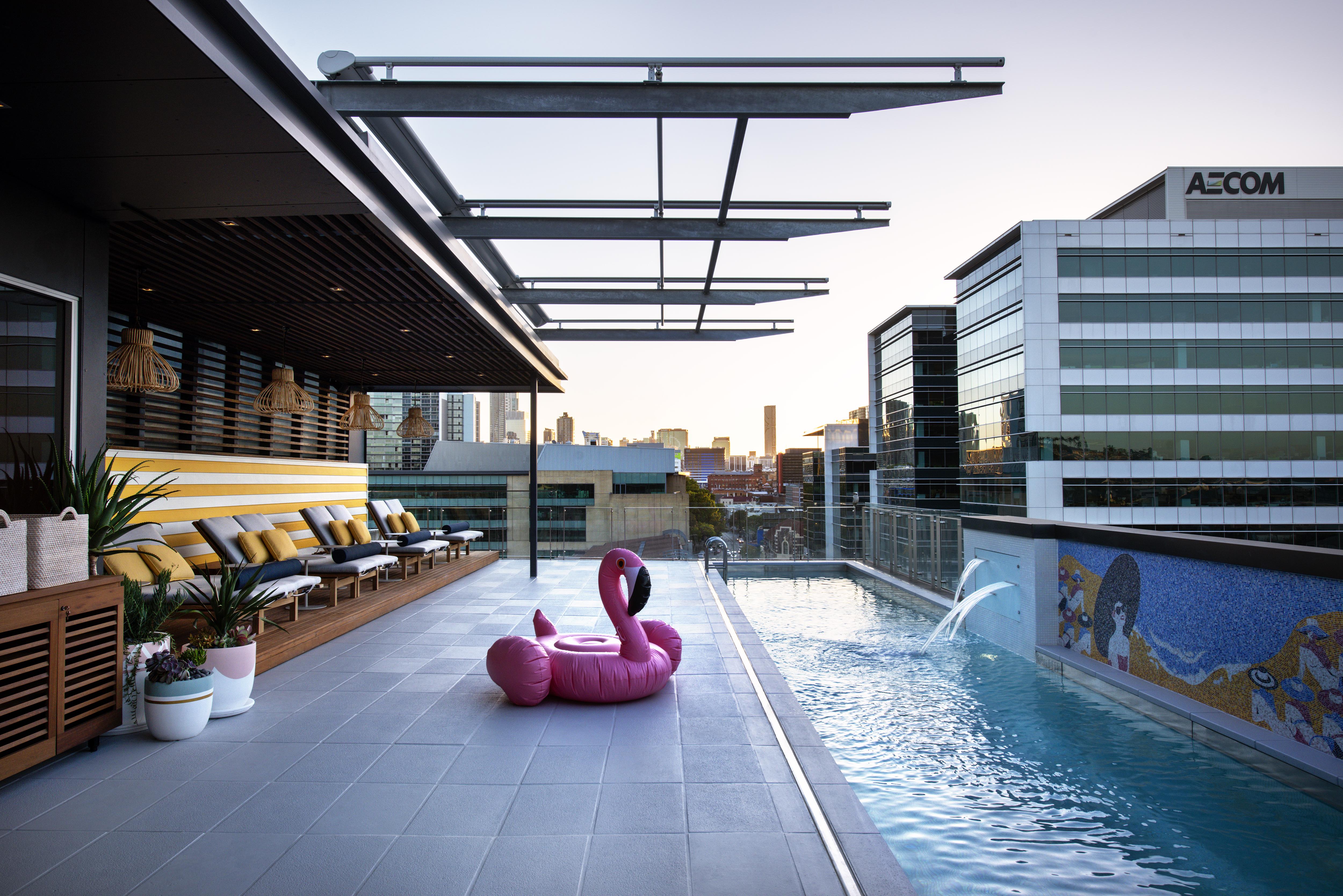 Ovolo The Valley Brisbane Exteriér fotografie Rooftop pool at the Hotel