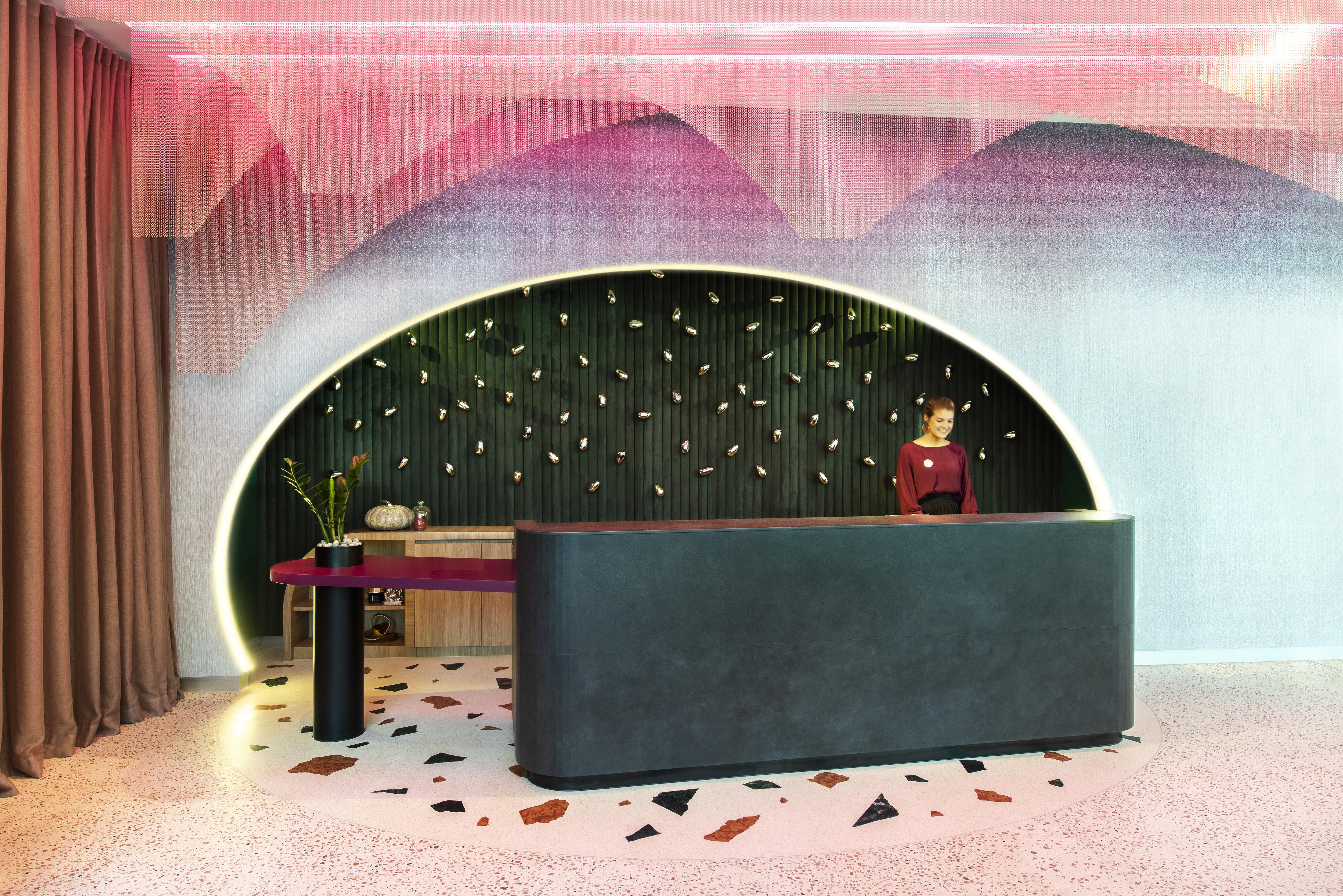 Ovolo The Valley Brisbane Exteriér fotografie The reception desk at the hotel