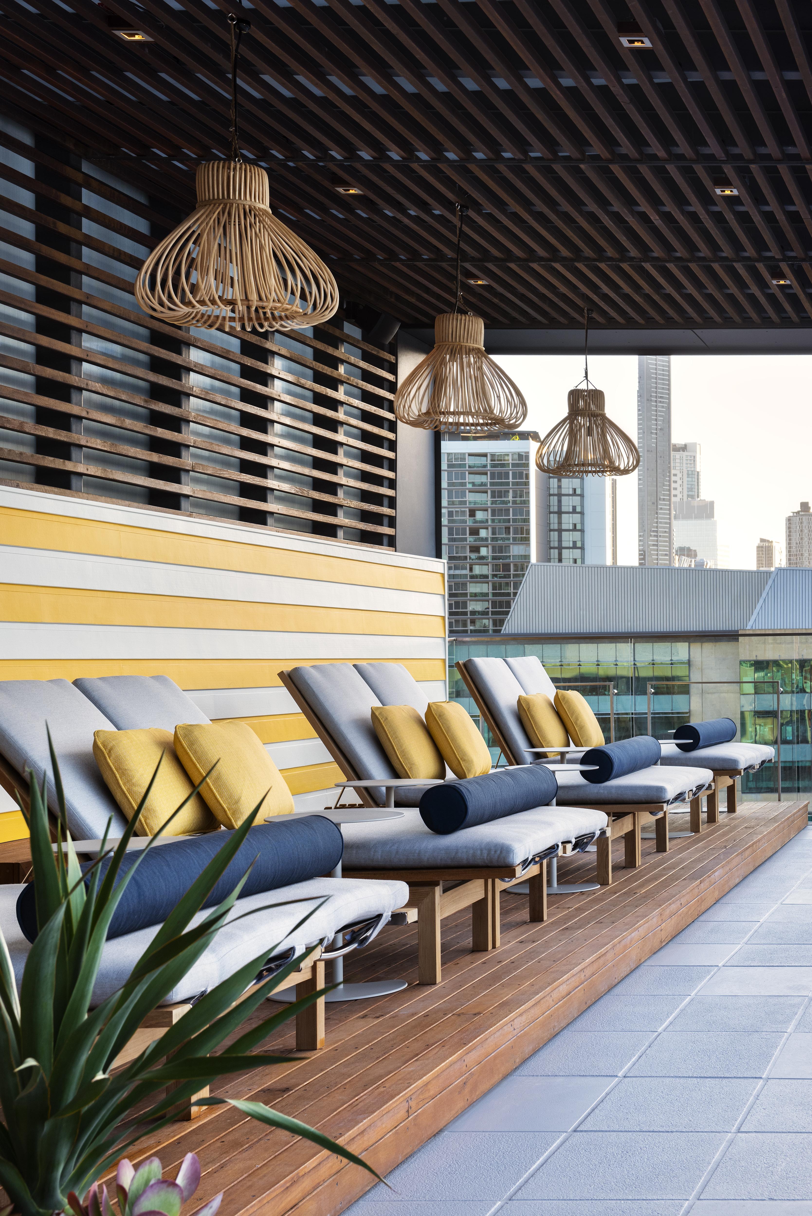 Ovolo The Valley Brisbane Exteriér fotografie The rooftop pool at the Hotel Indigo Houston Downtown