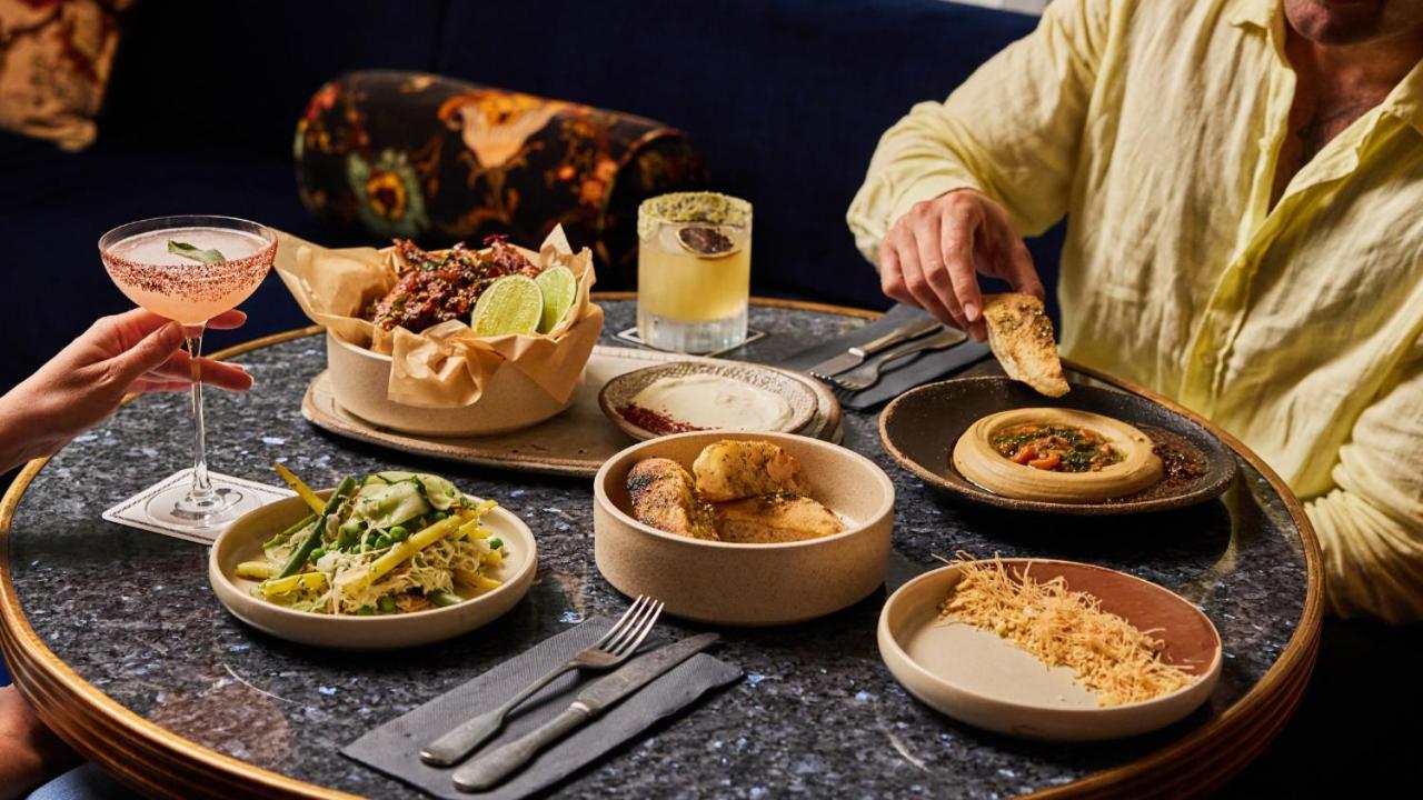 Ovolo The Valley Brisbane Exteriér fotografie A selection of dishes at the restaurant