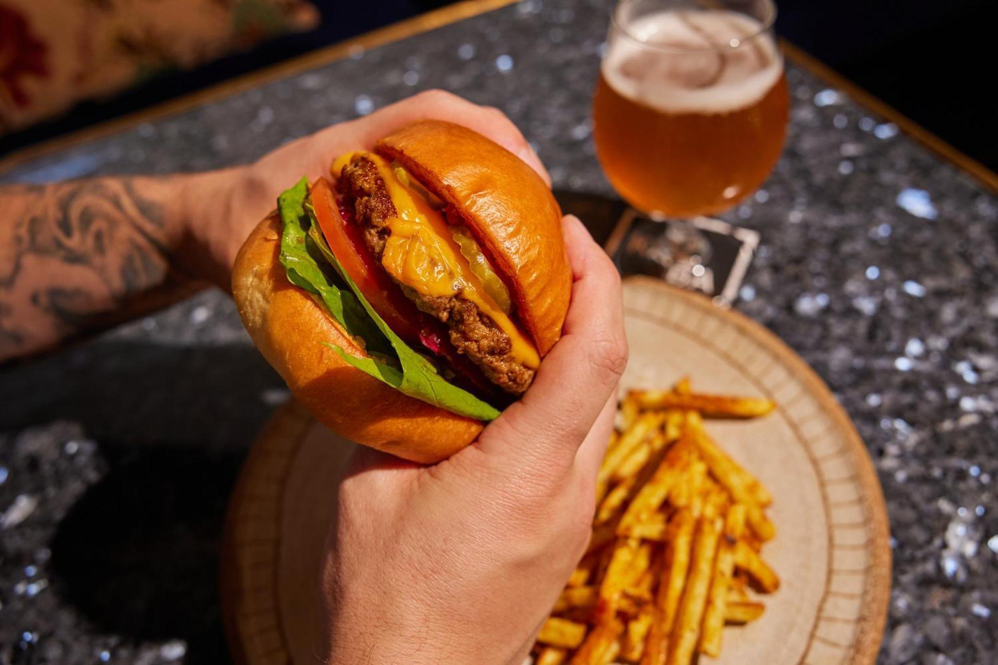 Ovolo The Valley Brisbane Exteriér fotografie A cheeseburger with fries