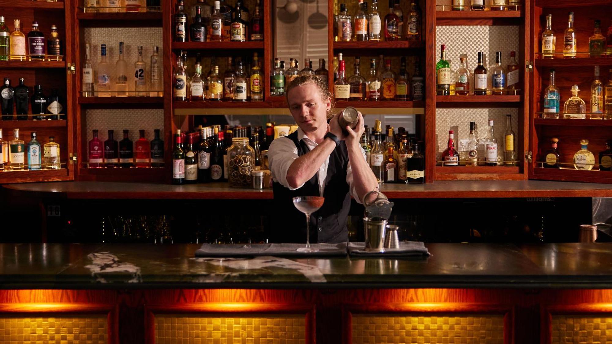 Ovolo The Valley Brisbane Exteriér fotografie A bartender at work