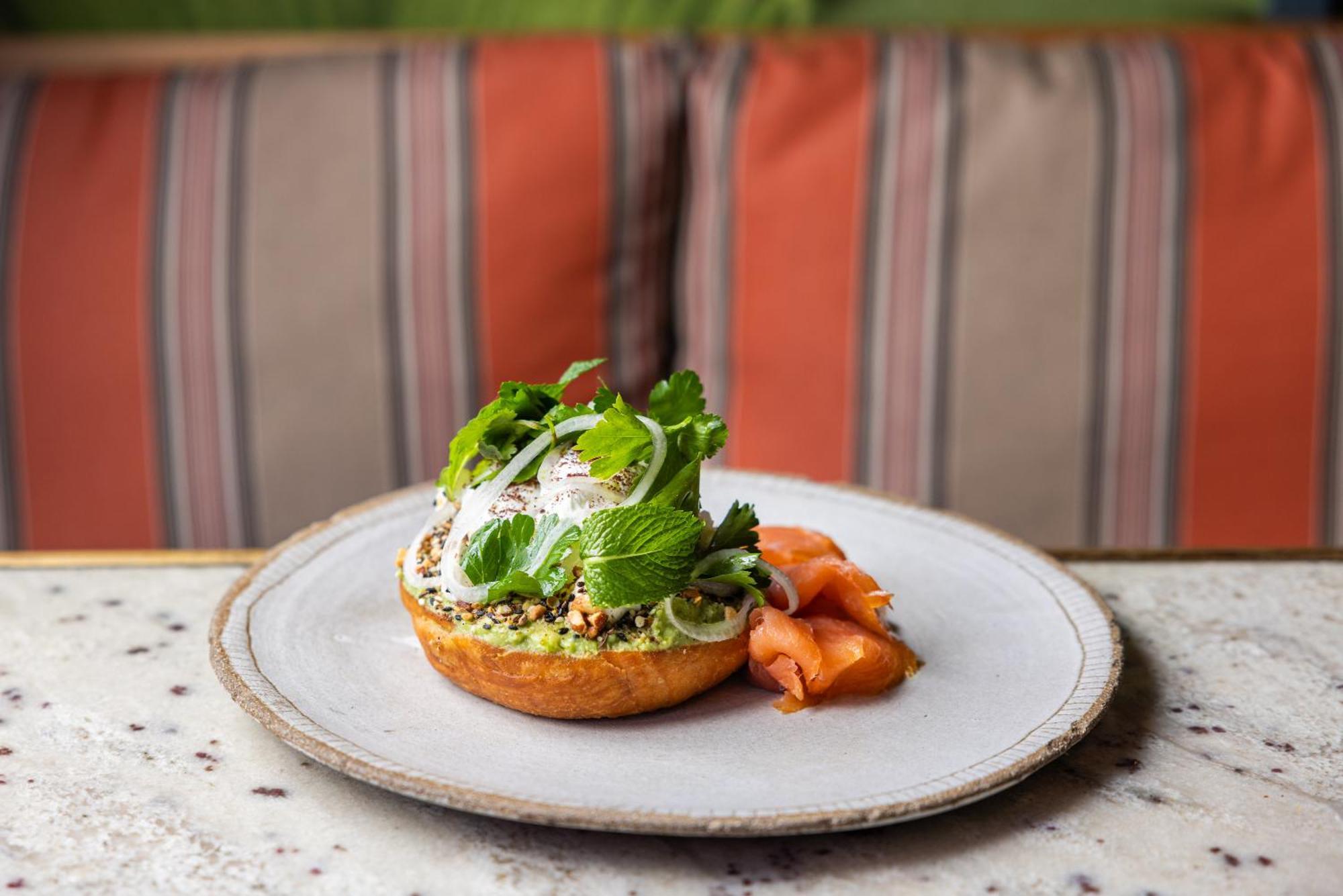 Ovolo The Valley Brisbane Exteriér fotografie Avocado and salmon bagel
