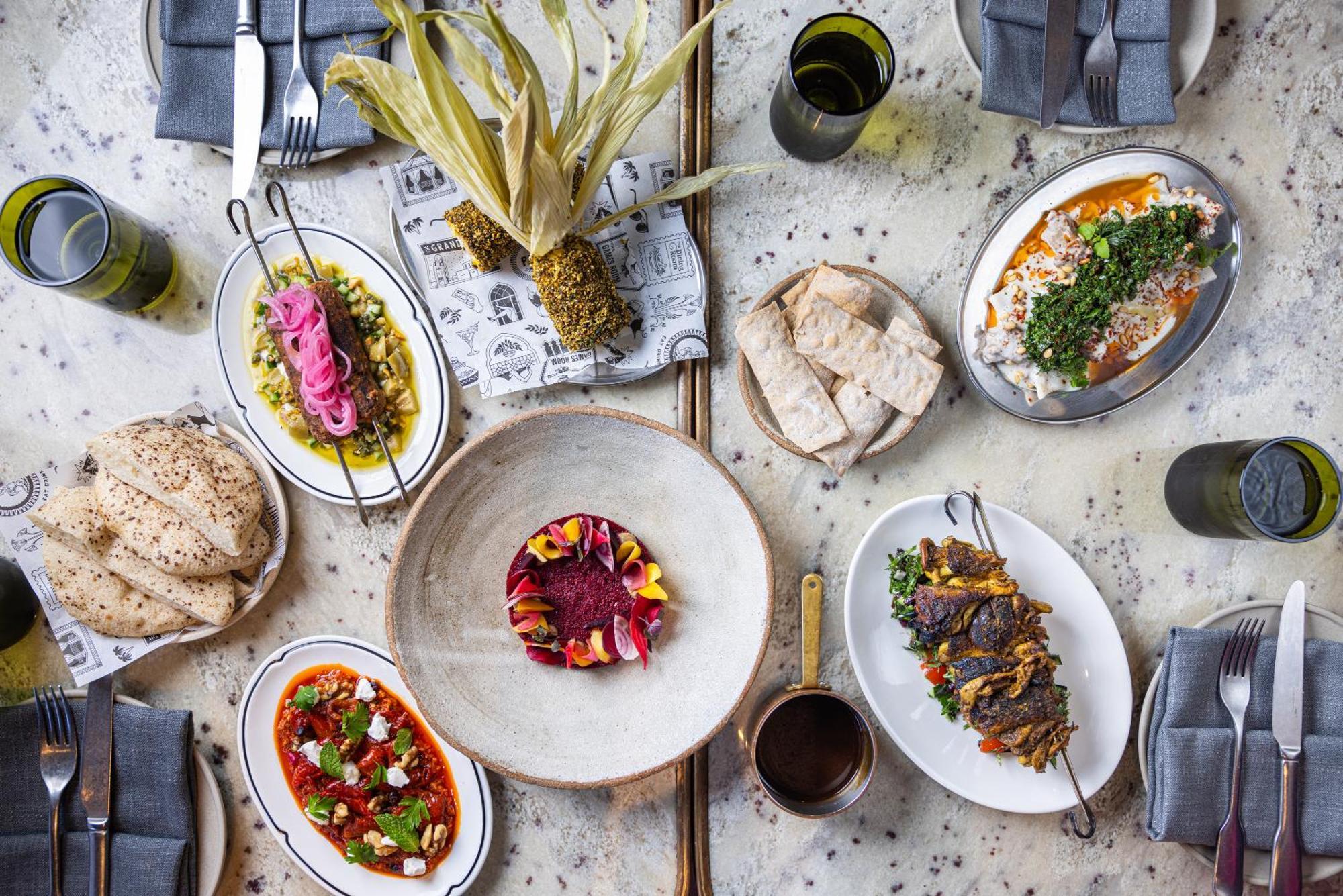 Ovolo The Valley Brisbane Exteriér fotografie Dishes at the restaurant