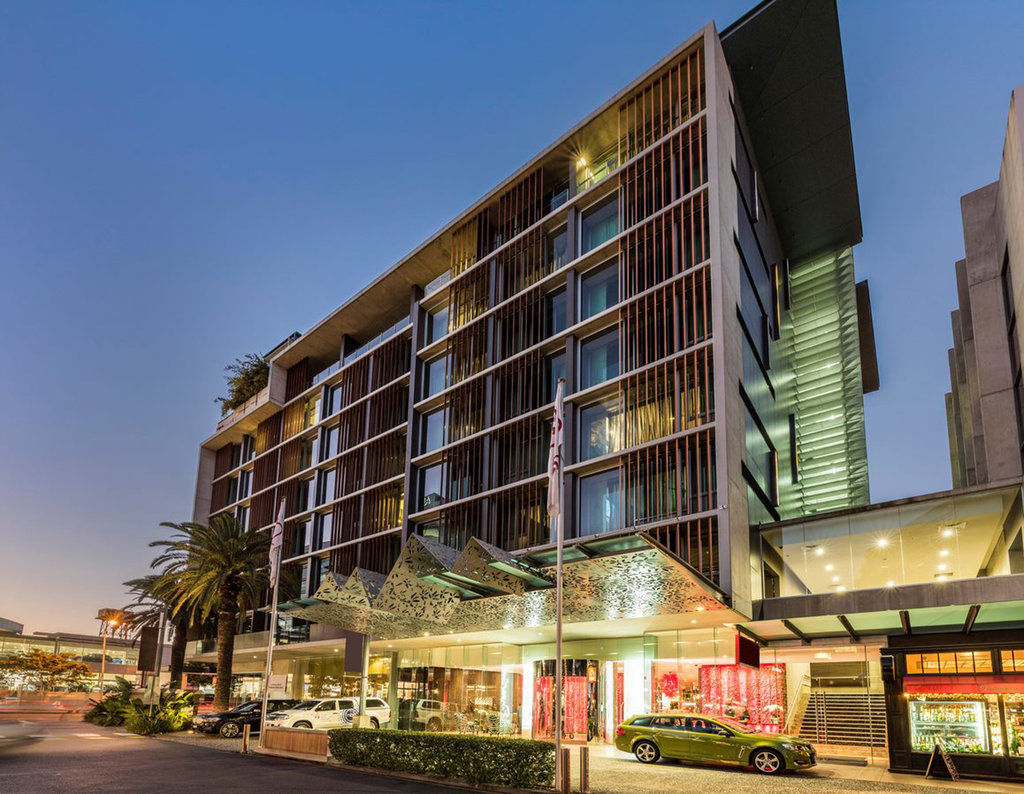 Ovolo The Valley Brisbane Exteriér fotografie The hotel at night