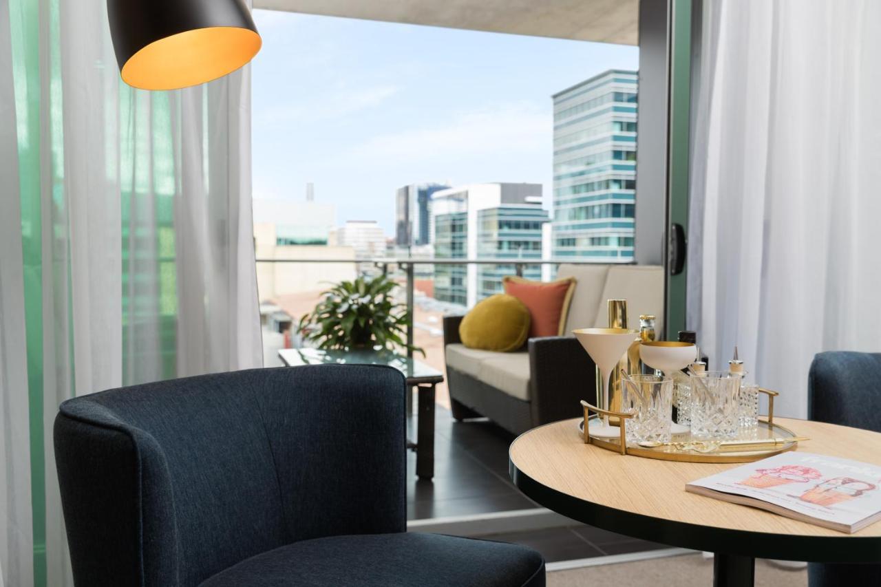 Ovolo The Valley Brisbane Exteriér fotografie A room at the hotel