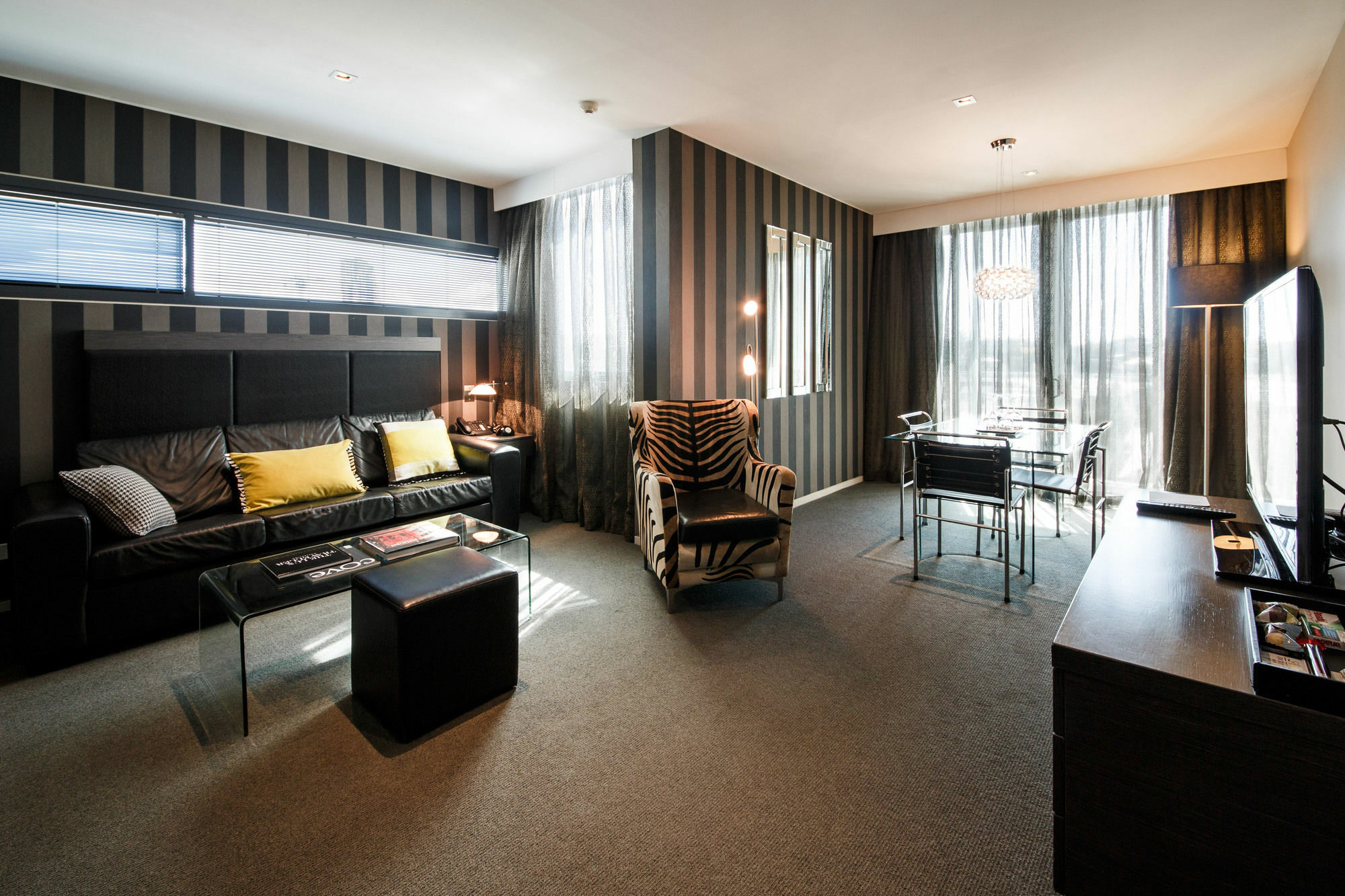 Ovolo The Valley Brisbane Exteriér fotografie A suite at the hotel