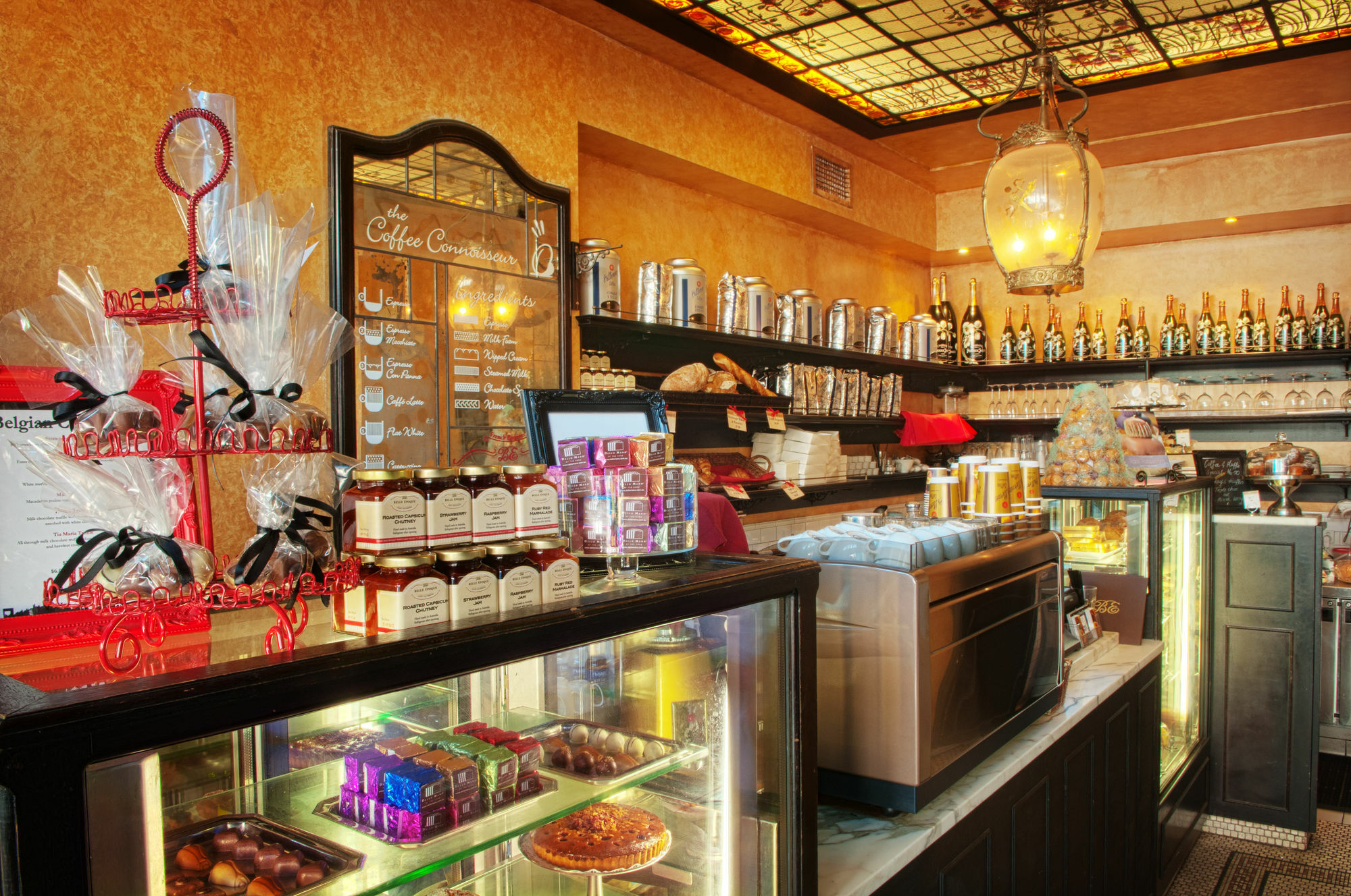 Ovolo The Valley Brisbane Exteriér fotografie A pastry shop in Paris